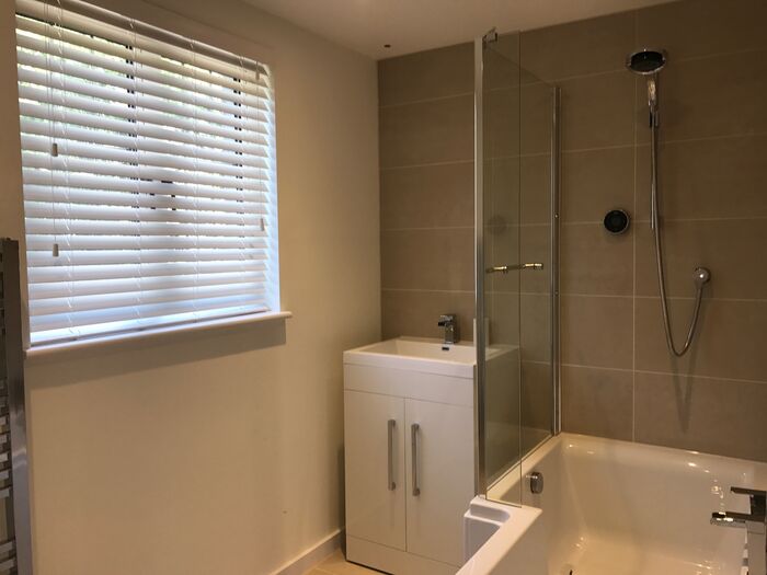 Walk-in shower room