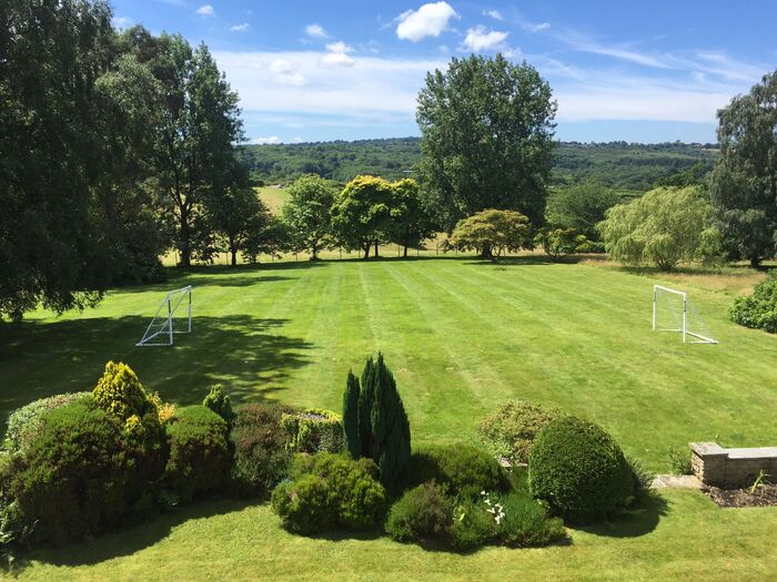 Five acres of gardens and countryside at Green Loanings